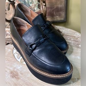 EUC Shellys London Black Leather Platform BowTie Loafer Size 38/7(runs small)